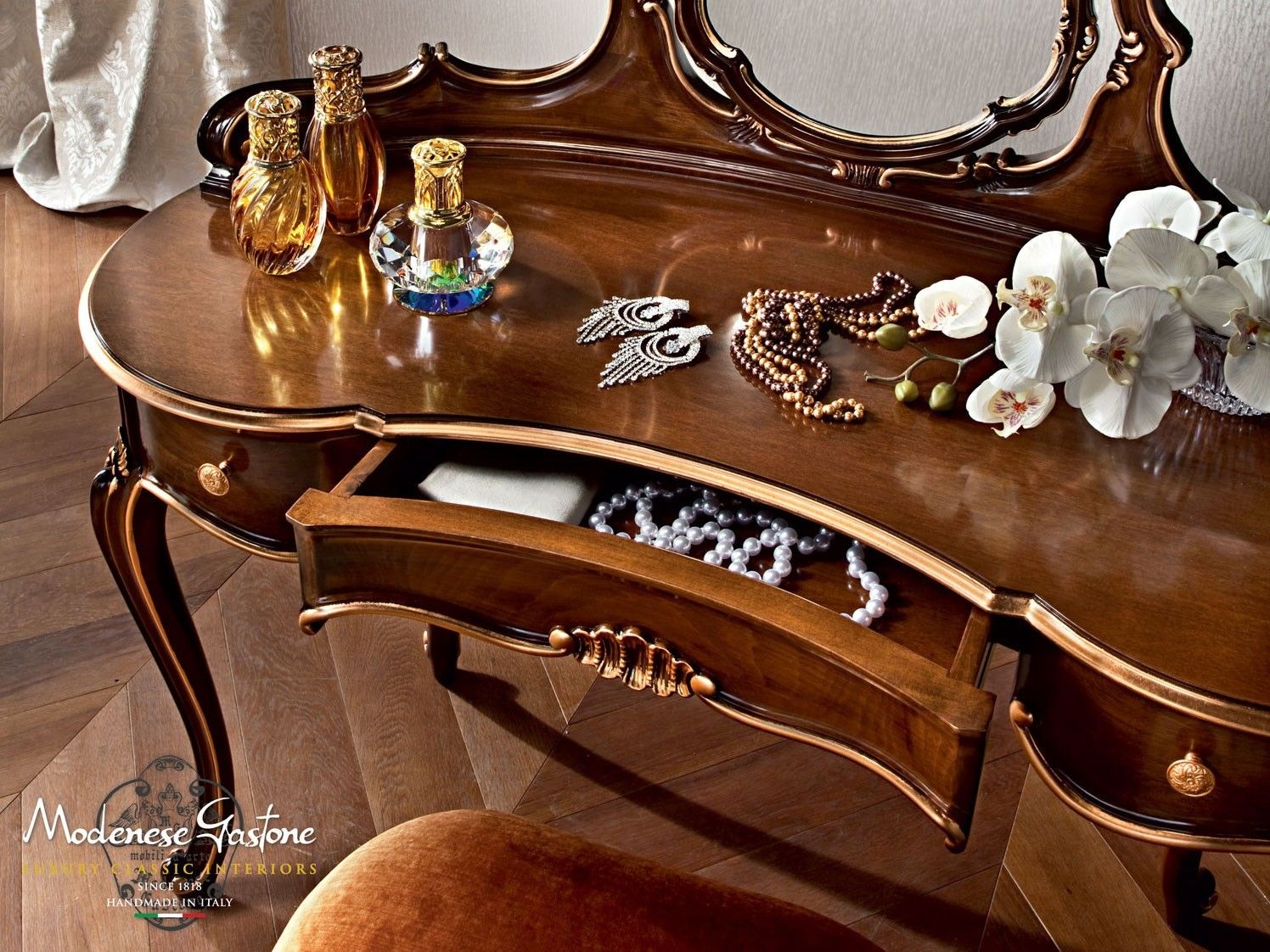 Шкаф для туалетных принадлежностей из массива дерева Modenese Luxury Interiors Казанова ARCH-00089906 - Вид №1