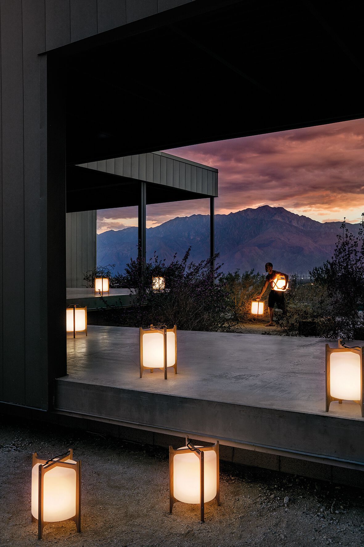 Фонарь из полипропилена и тика Gloster LANTERN ARCH-00063320