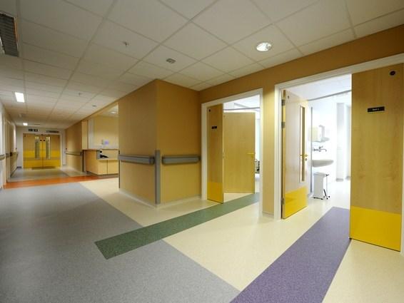 Rockfon Акустические потолочные панели из минеральной ваты для медицинских учреждений Medicare® sun-id-1364624 - Вид №1