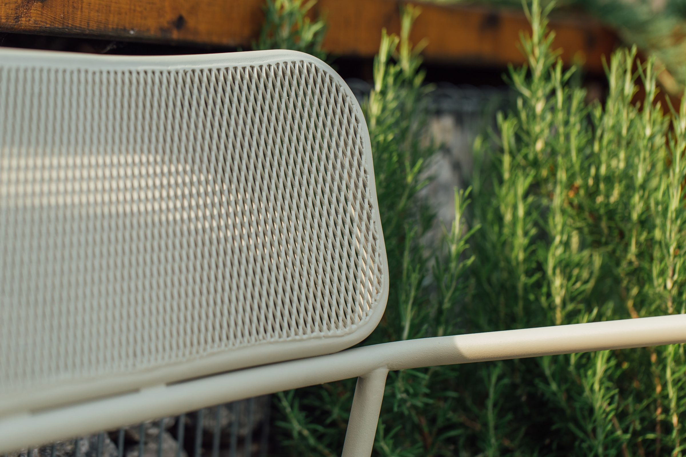 Металлическая садовая скамейка со спинкой Garda Furniture Тотем ARCH-00118920 - Вид №4