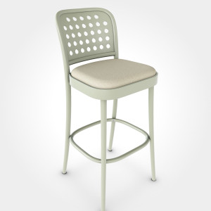 Деревянный стул с мягким сиденьем