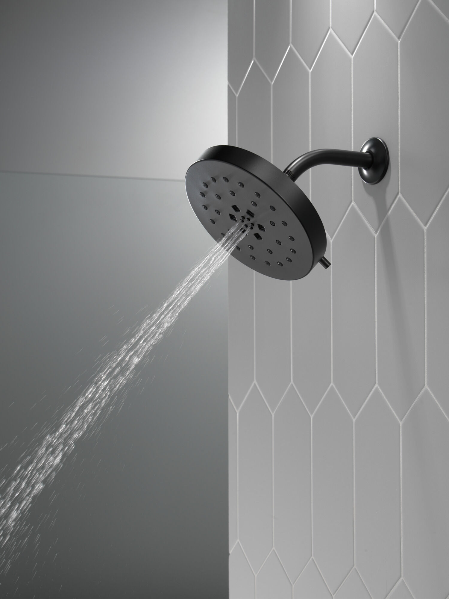 52488-BL H2Okinetic® 4-х позиционная душевая лейка с UltraSoak ™ Delta Faucet Universal Showering Матовый черный  - Вид №3