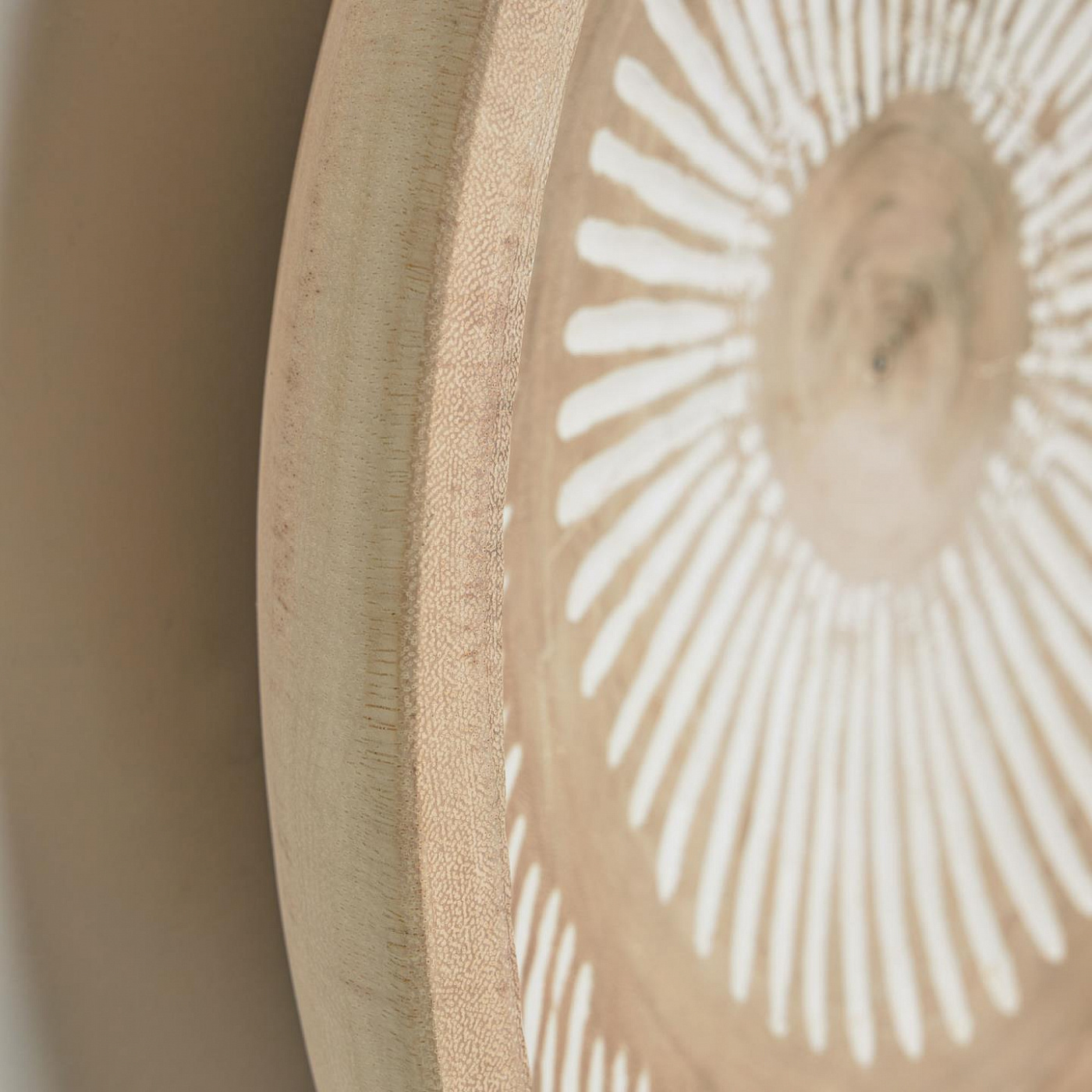 102092 Стеновая панель из массива мунггура с белыми полосами Ø 30 см La Forma Melisa 