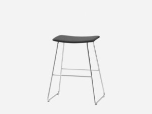 Высокий табурет из ткани