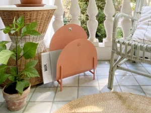 HIRO Полка для журналов из окрашенной стали