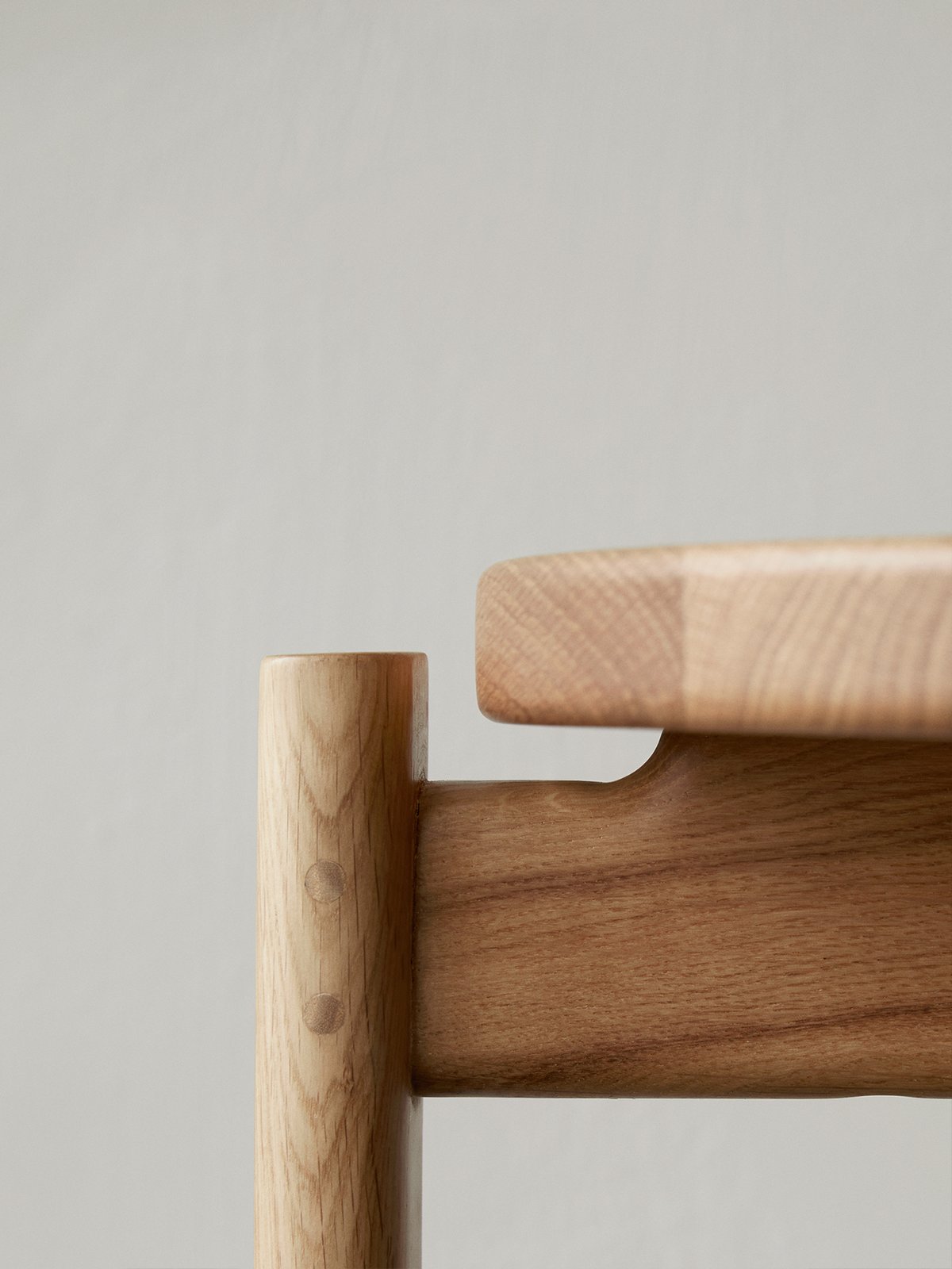 9110959 MENU Стул проходной Темный лакированный дуб  - Вид №1