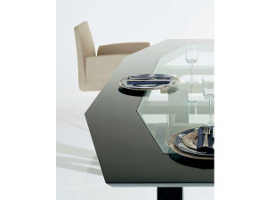 Овальный стол из дерева и стекла