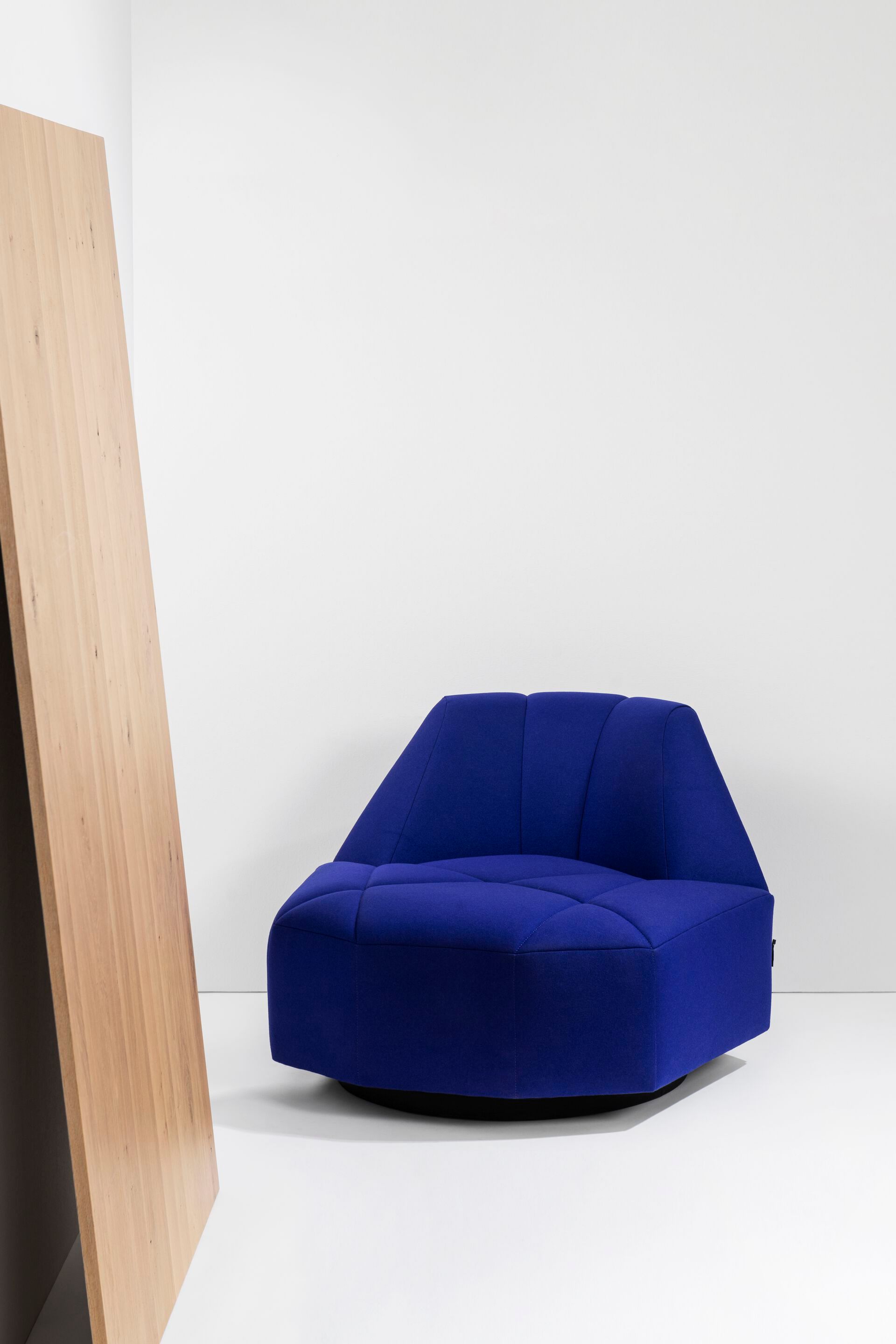 Тканевое вращающееся кресло FID Paris Crystal ARCH-00123606 - Вид №4