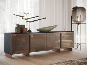 Шкаф с распашными дверями