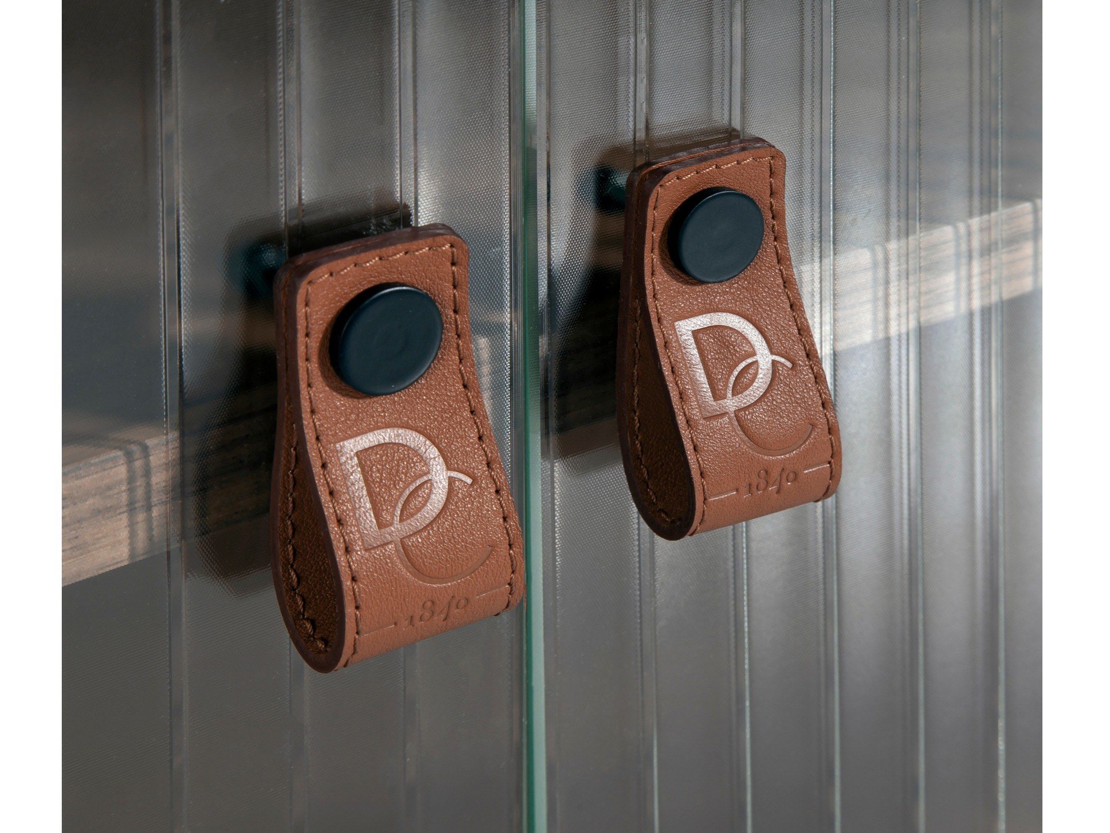 Шкаф для телевизора из шпона со стеклянными дверцами Duvivier Canapés JEAN ARCH-00033746 - Вид №4