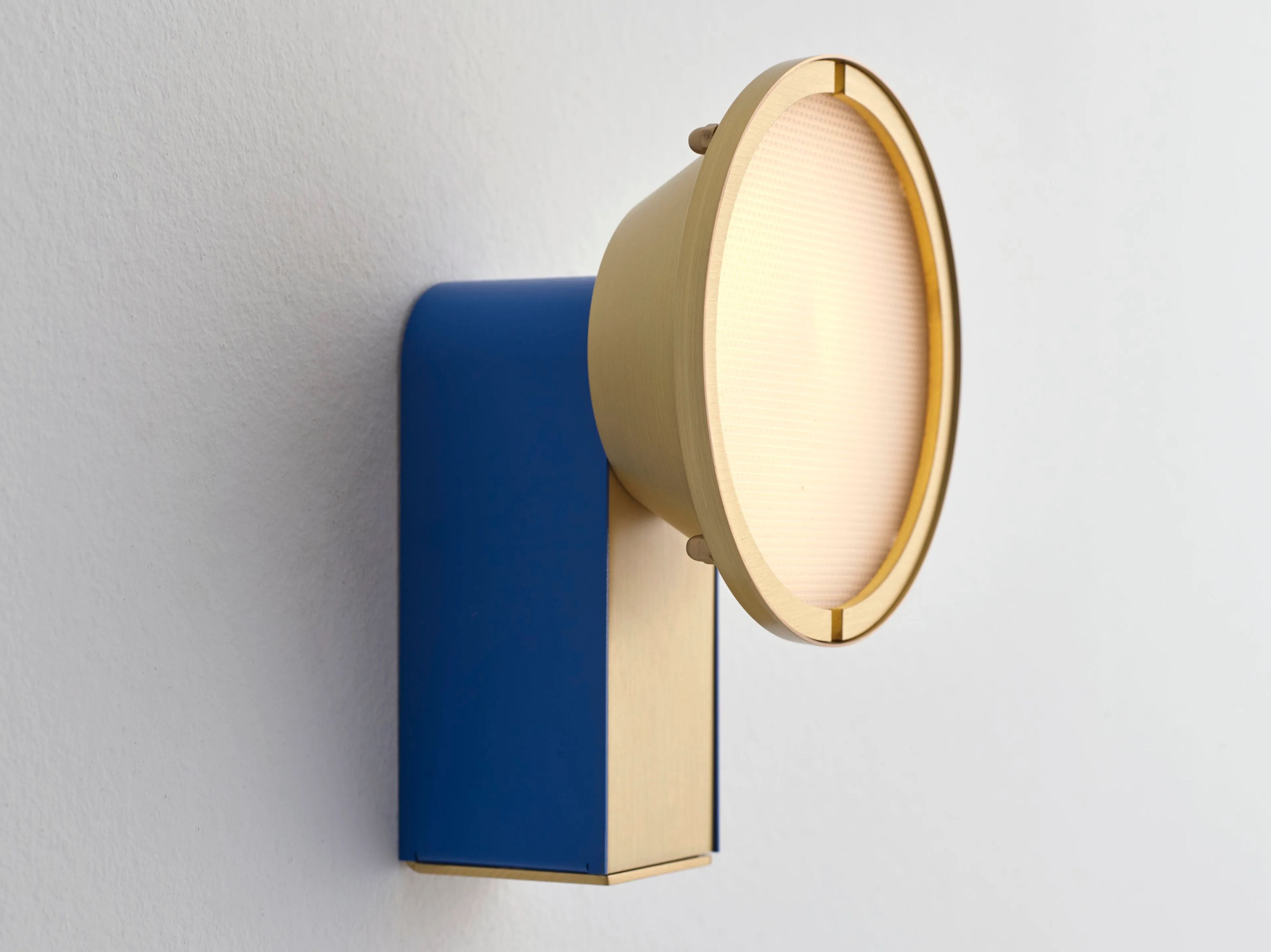Латунный светодиодный настенный светильник CVL Luminaires Wonder ARCH-00098693 - Вид №4