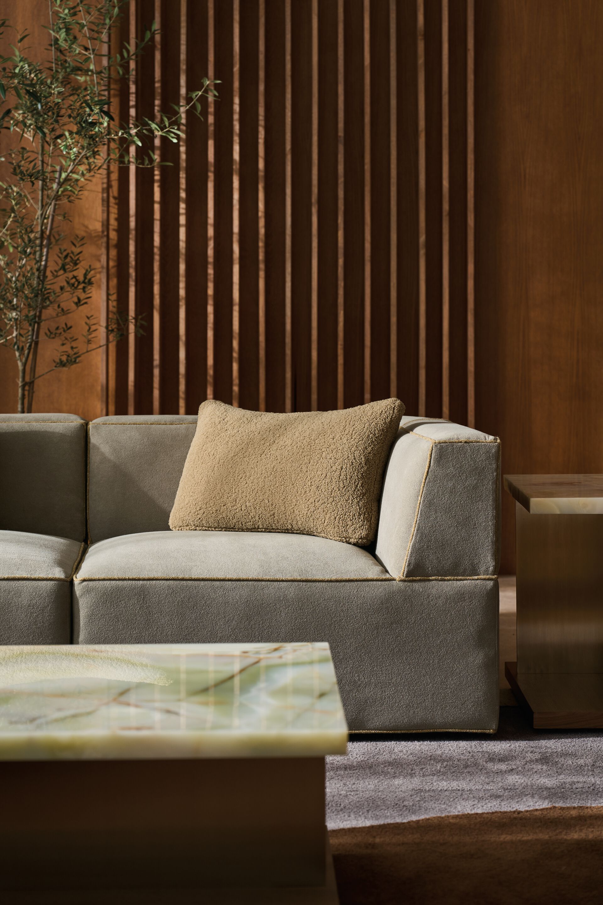 Модульный диван из нубука с полуостровом на 3 места Caracole Марбелья ARCH-00108460 - Вид №1