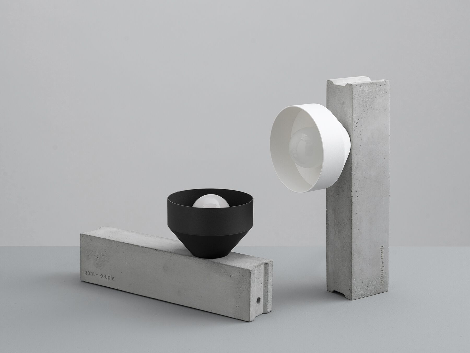 Настенный / настольный светильник из стали с порошковым покрытием и цемента +kouple блок ARCH-00141549