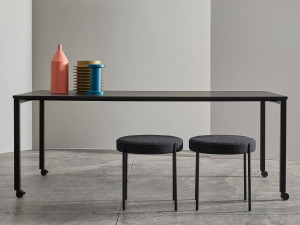 Прямоугольный выдвижной стол с колесами