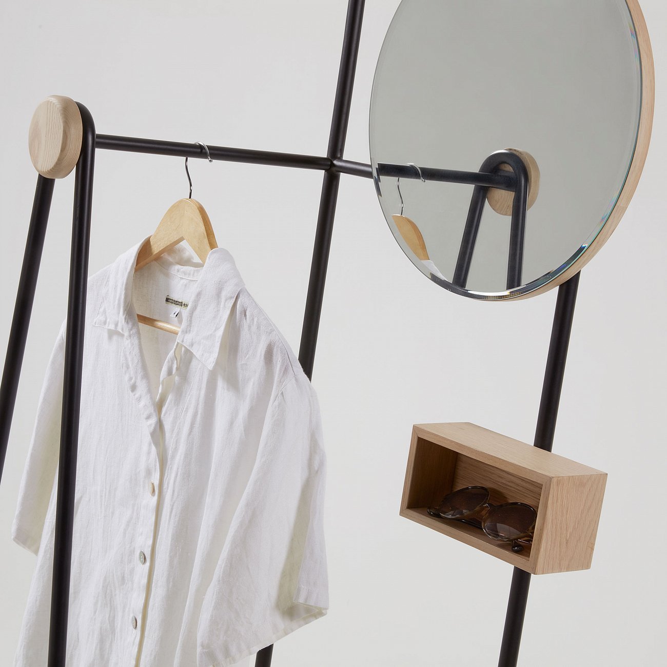 Вешалка напольная с полкой и зеркалом Nostalgic от La Forma LA FORMA NOSTALGIC 00-3864974 Бежевый;зеркальный;черный  - Вид №2
