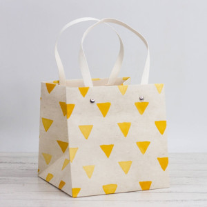 90822398 Пакет подарочный (S) "Figures" yellow 16х16х16 см STLM-0398123 NOBRAND