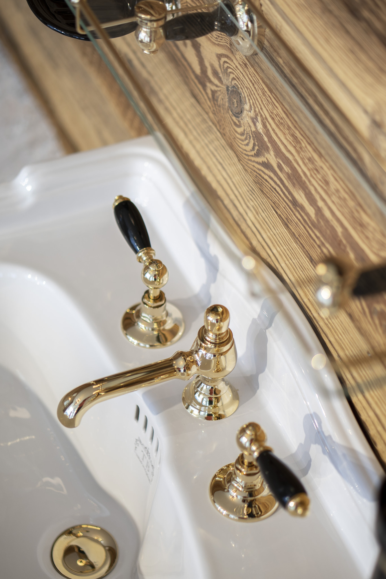 Traditional bathrooms БРАЙТОН смеситель для умывальника на 3 отверстия Tb490.514bl.nk  - Вид №2