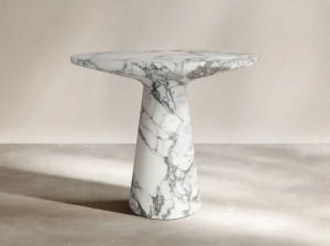 Мраморный журнальный столик с центральным основанием