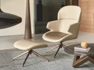 Тканевое вращающееся кресло с подставкой для ног