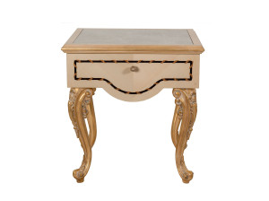 Деревянная тумбочка с ящиком