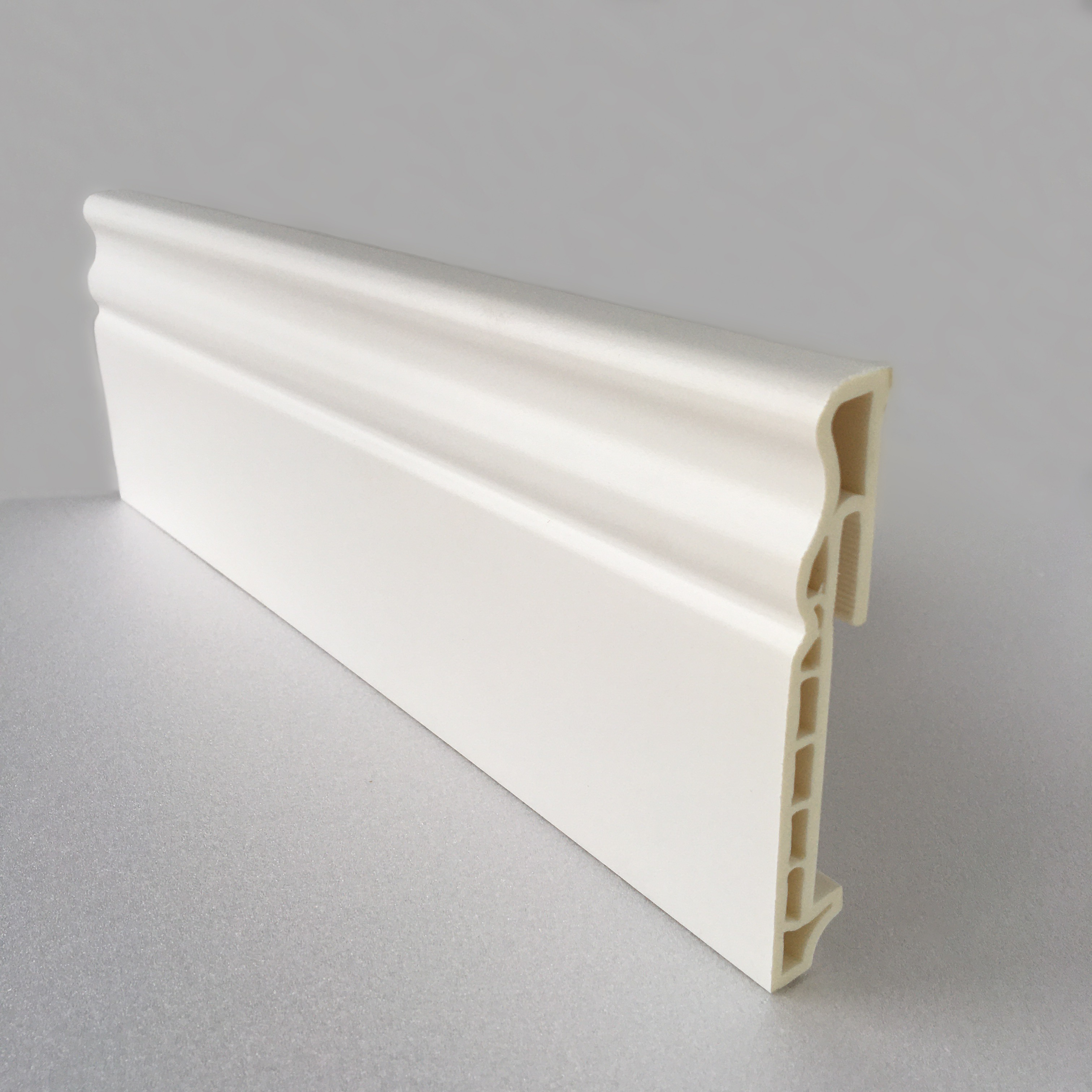 Напольный плинтус  Белый/Белый под покраску 100мм DEKOR PANEL DP046