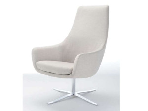 Кожаное кресло с подлокотниками