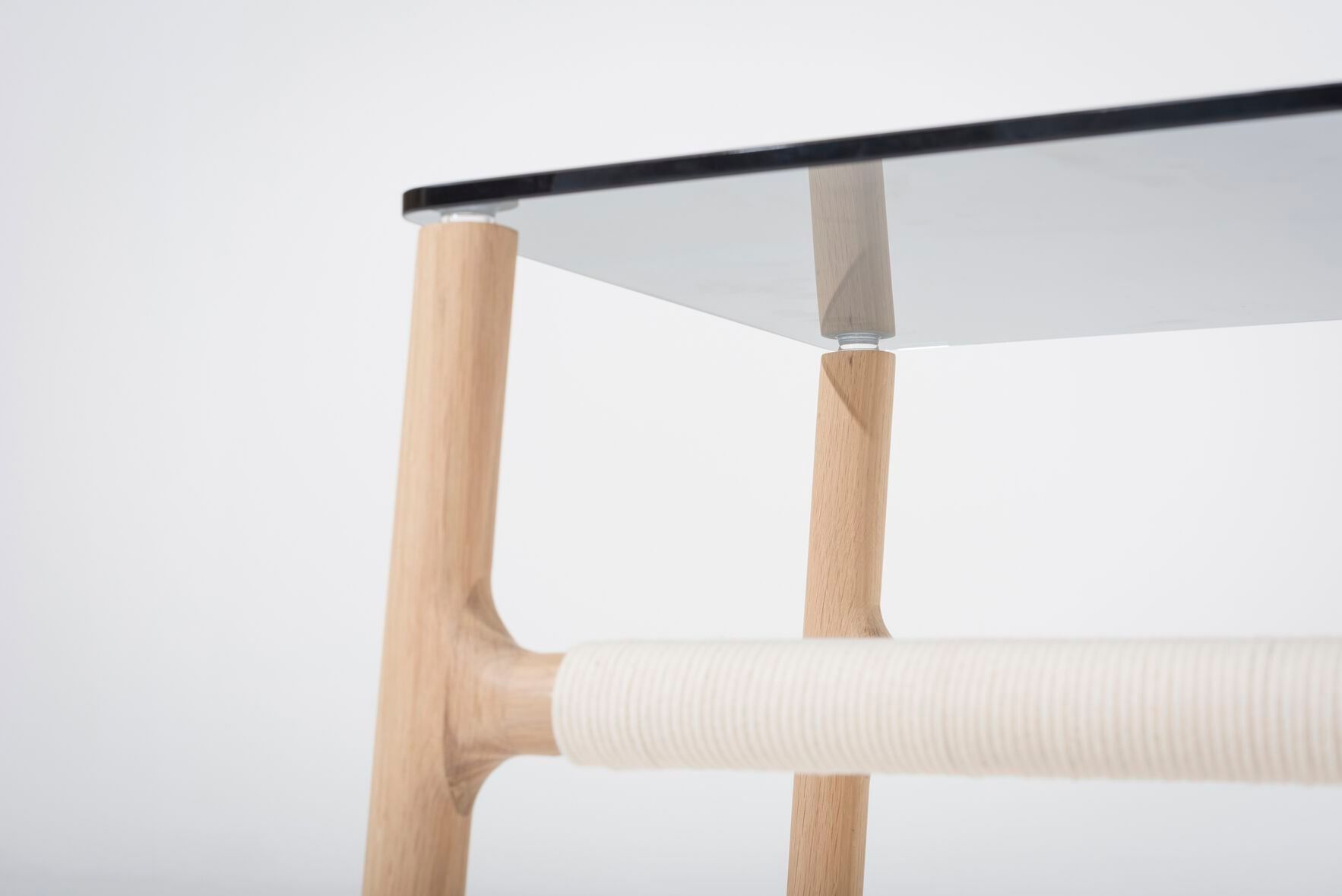 Журнальный столик / тумбочка из дерева и стекла Gazzda Fawn ARCH-00054665 - Вид №6