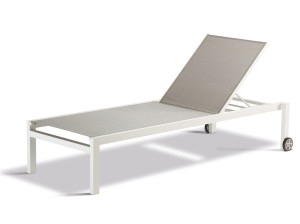 Лежак для сада с колесами