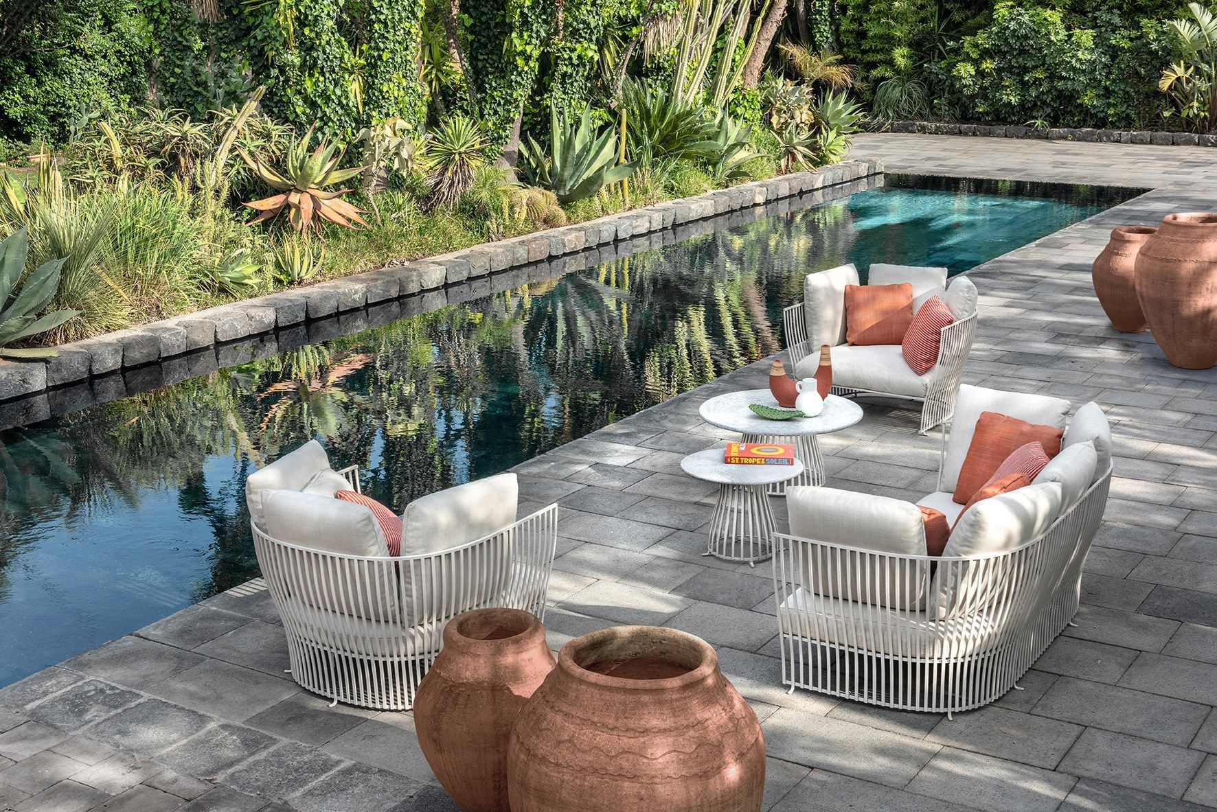 Круглый садовый столик из лавового камня Ethimo Venexia ARCH-00131166 - Вид №5