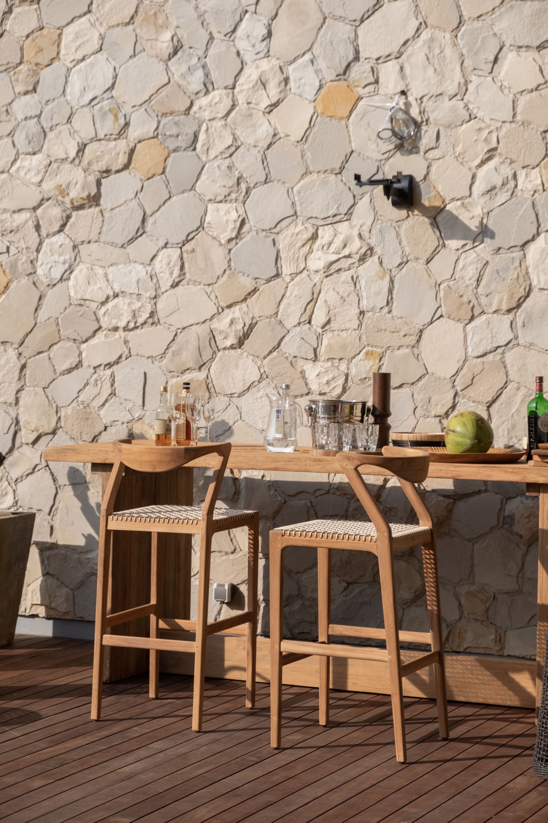 Высокий барный стул из тикового дерева со спинкой cbdesign Ким ARCH-00012053