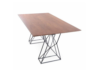 Деревянный прямоугольный стол