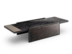 Низкий прямоугольный журнальный столик из дерева и стекла