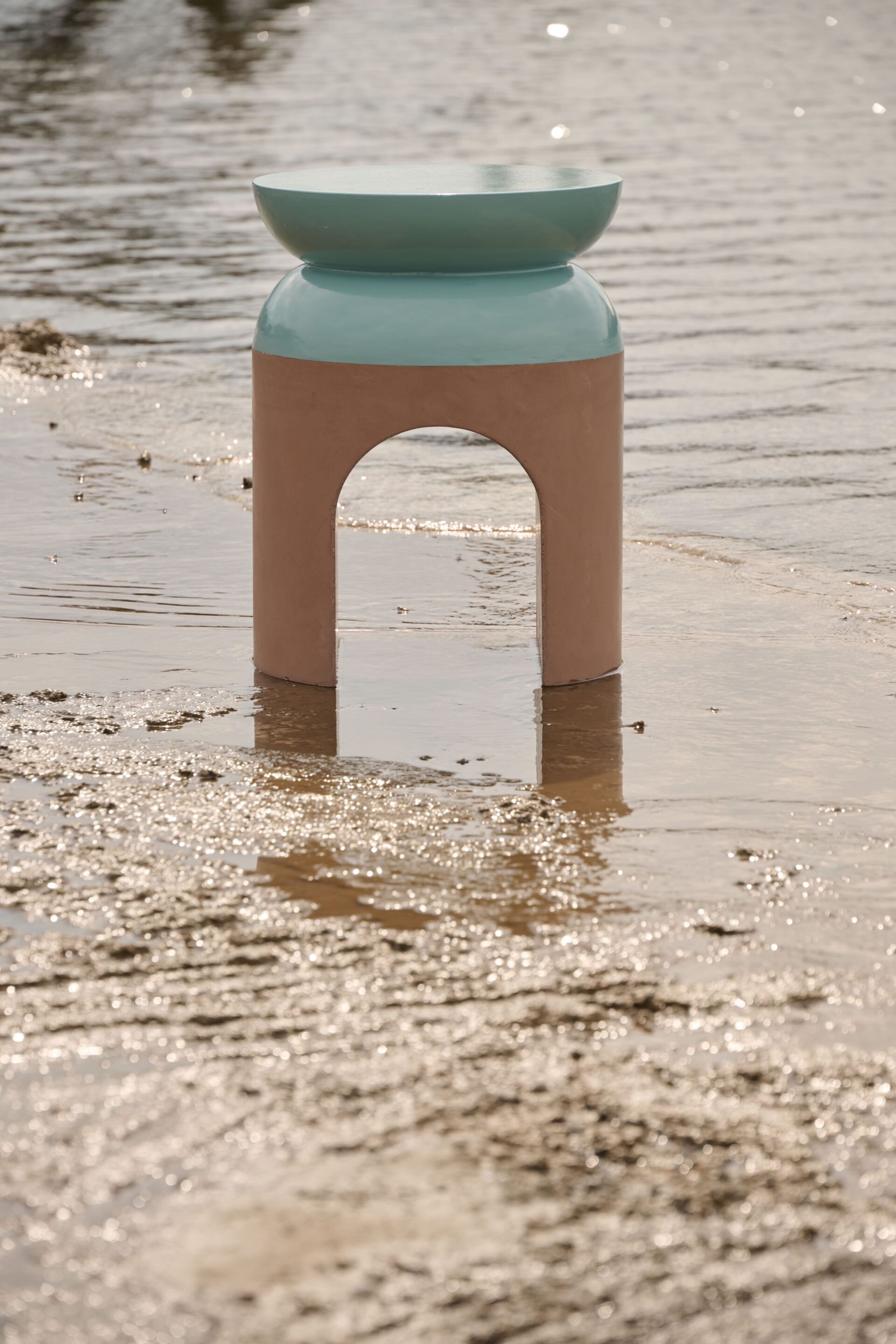 Бетонный круглый низкий журнальный столик URBI et ORBI Medius Terra ARCH-00127005 - Вид №3