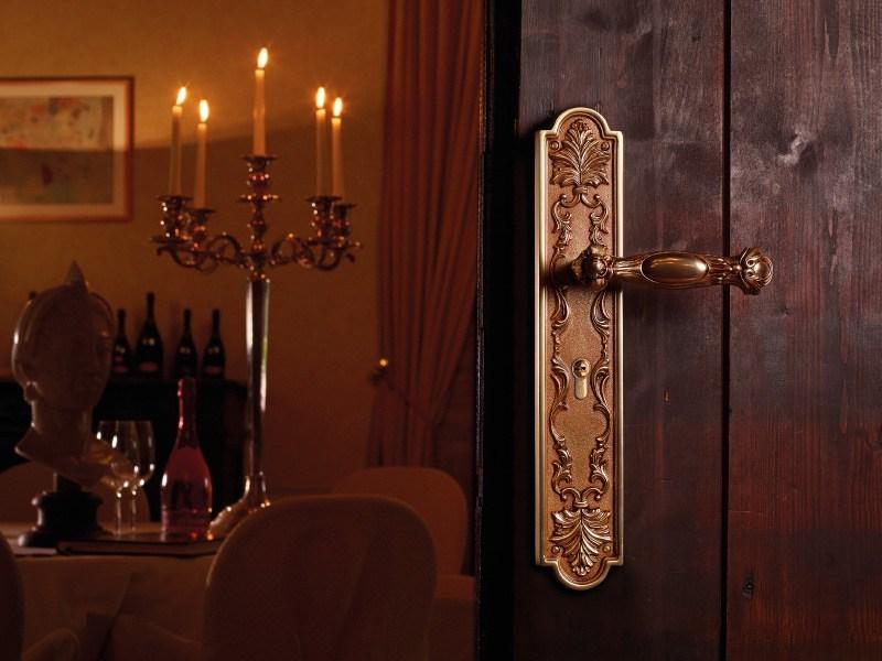 LINEA CALI' Металлическая ручка в стиле барокко на тарелке Queen sun-id-1356466 - Вид №1