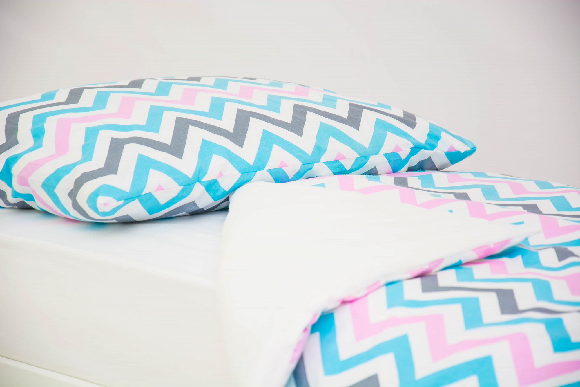 Детское постельное белье "Зигзаги" графит, лаванда, бирюза БЕЛЬМАРКО  327399 Голубой;розовый Santreyd  - Вид №2