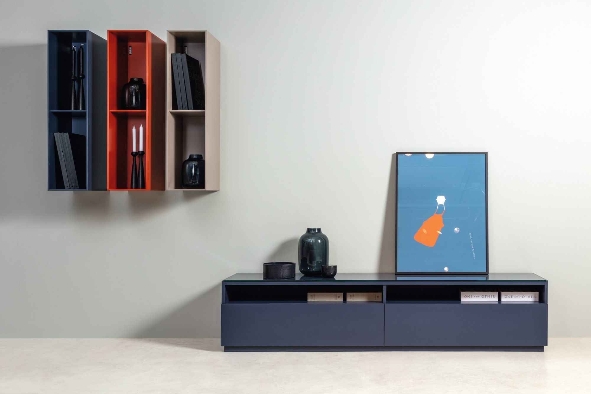 Деревянный вертикальный навесной шкаф Rolf Benz Rolf Benz 9200 узкий ARCH-00035563 - Вид №2