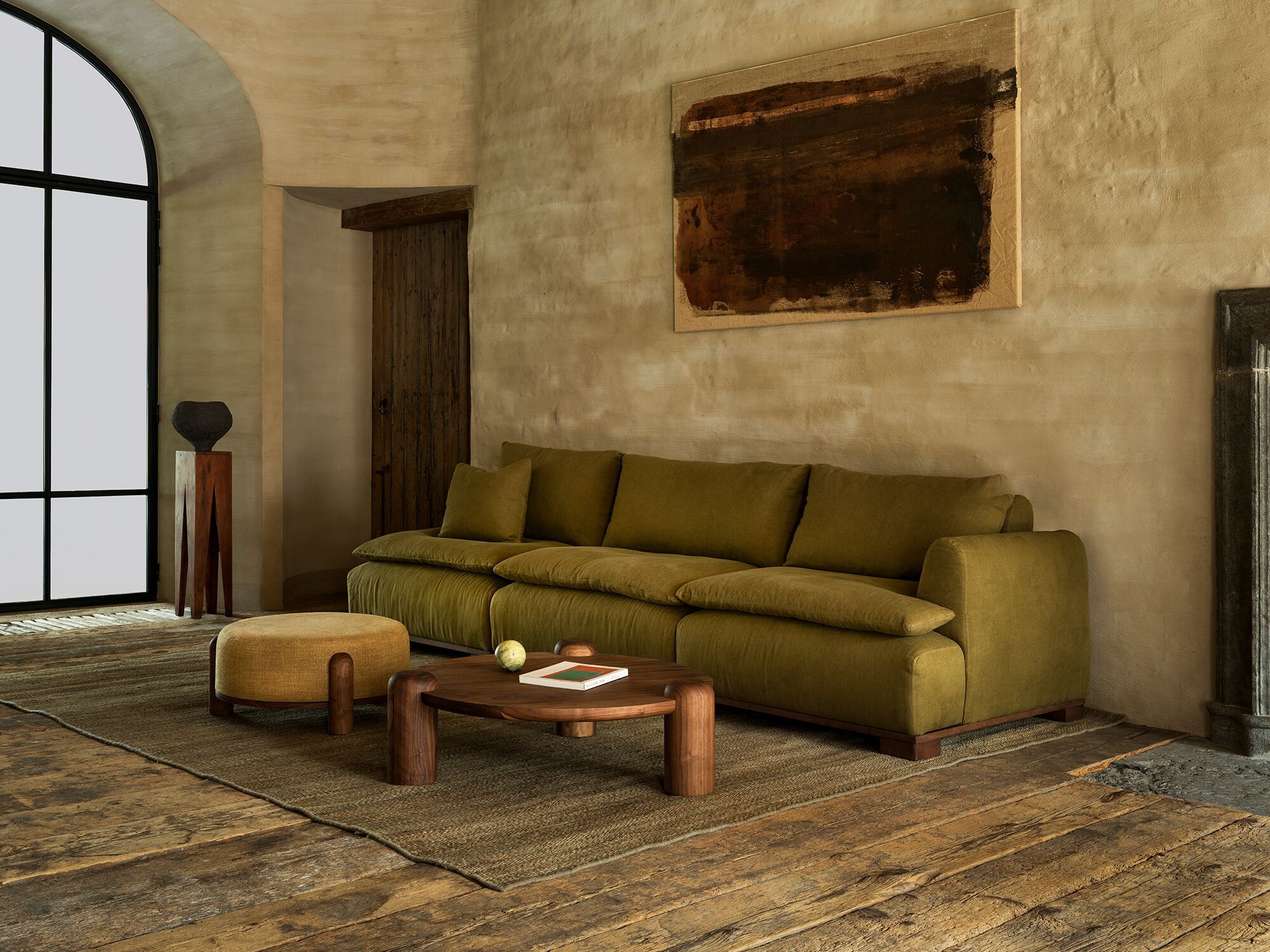 Круглый журнальный столик из грецкого ореха Collett & Victor Otis ARCH-00152826 - Вид №1