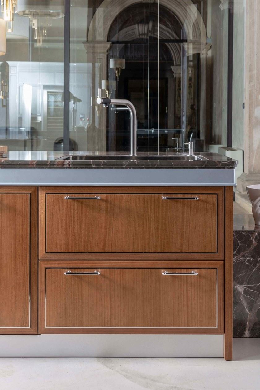 Martini Interiors Кухня на заказ из эвкалипта с ручками с полуостровом Essenza sun-id-1470554 - Вид №5