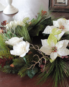 1456 778 a3 Пластиковый венок 'пуансеттия / роза / ель' Ø 60 см, бежево-белый H-andreas