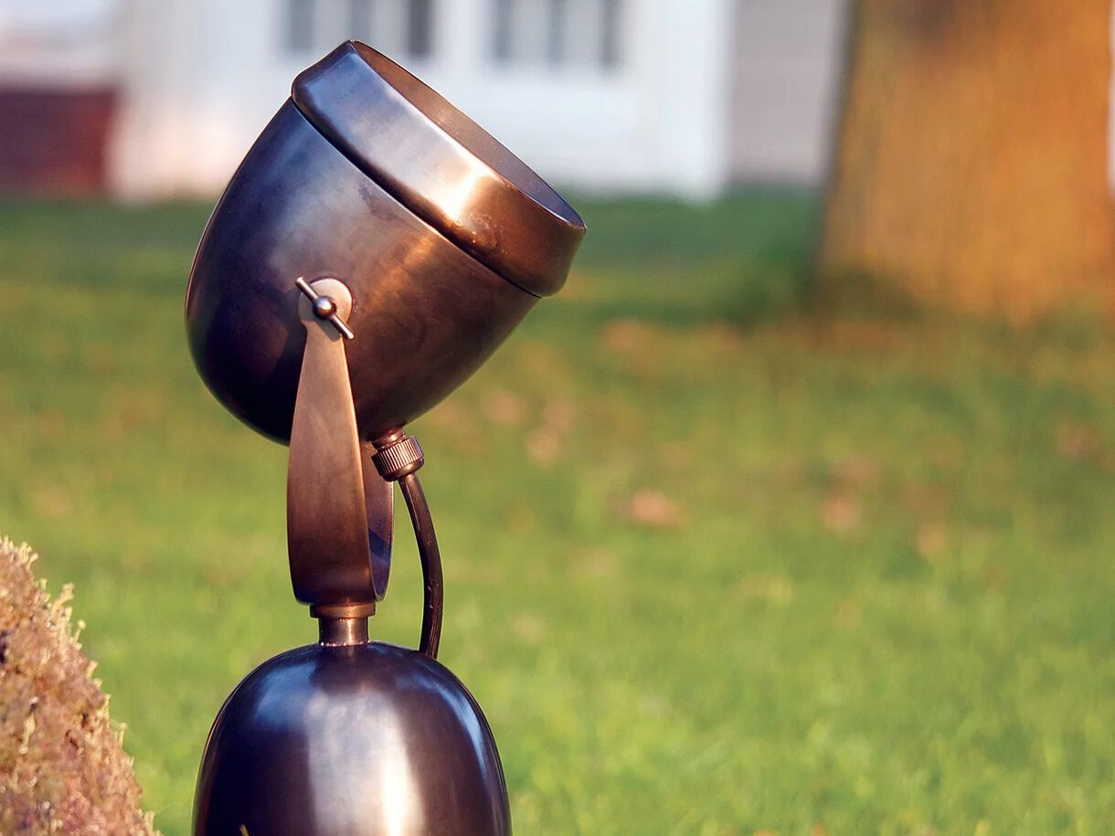 Латунный поворотный наружный прожектор Authentage Lighting макро ARCH-00071196 - Вид №1