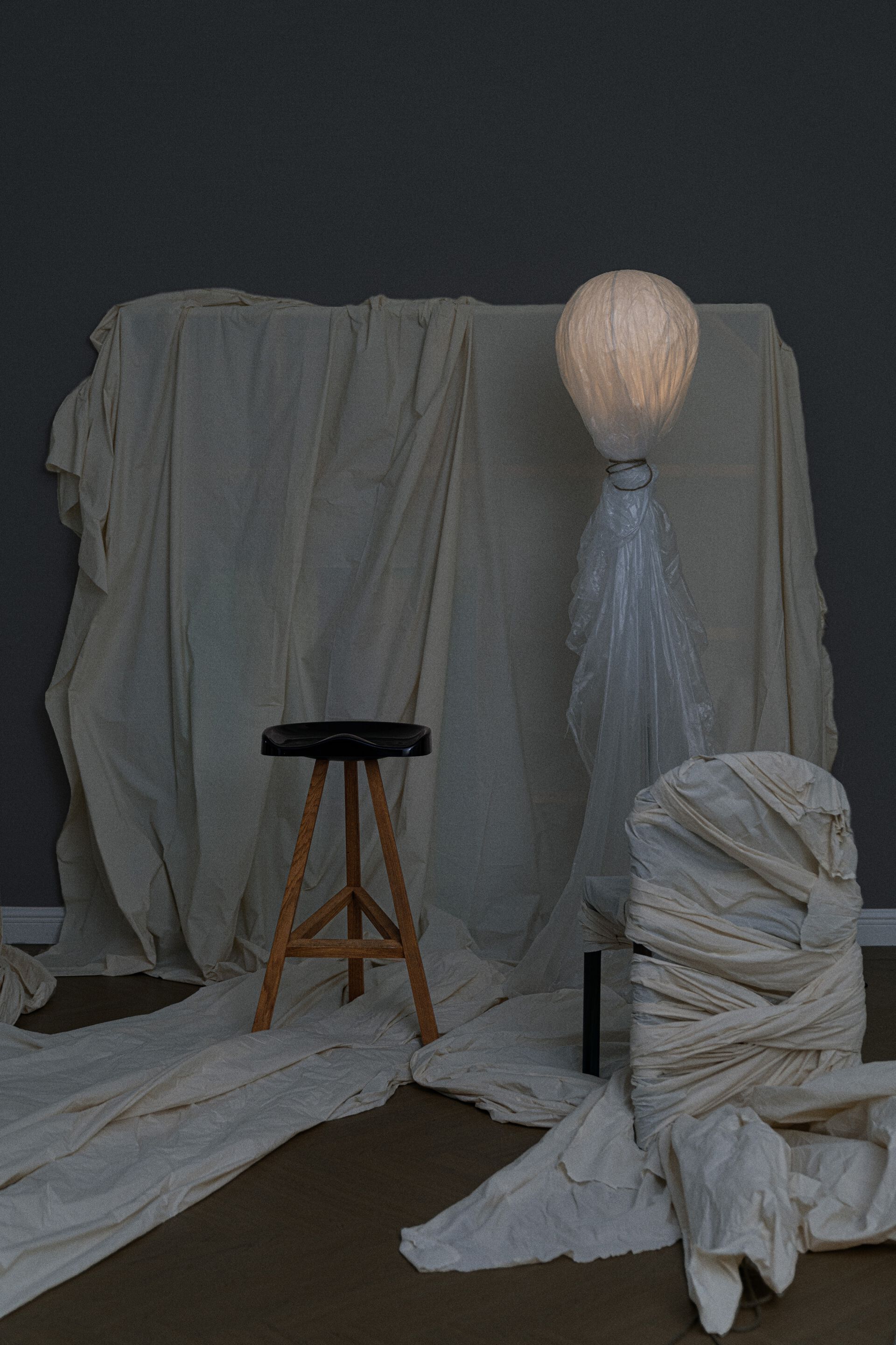 Высокий стул из дуба и акрила Established&Sons Heidi ARCH-00030098 - Вид №6