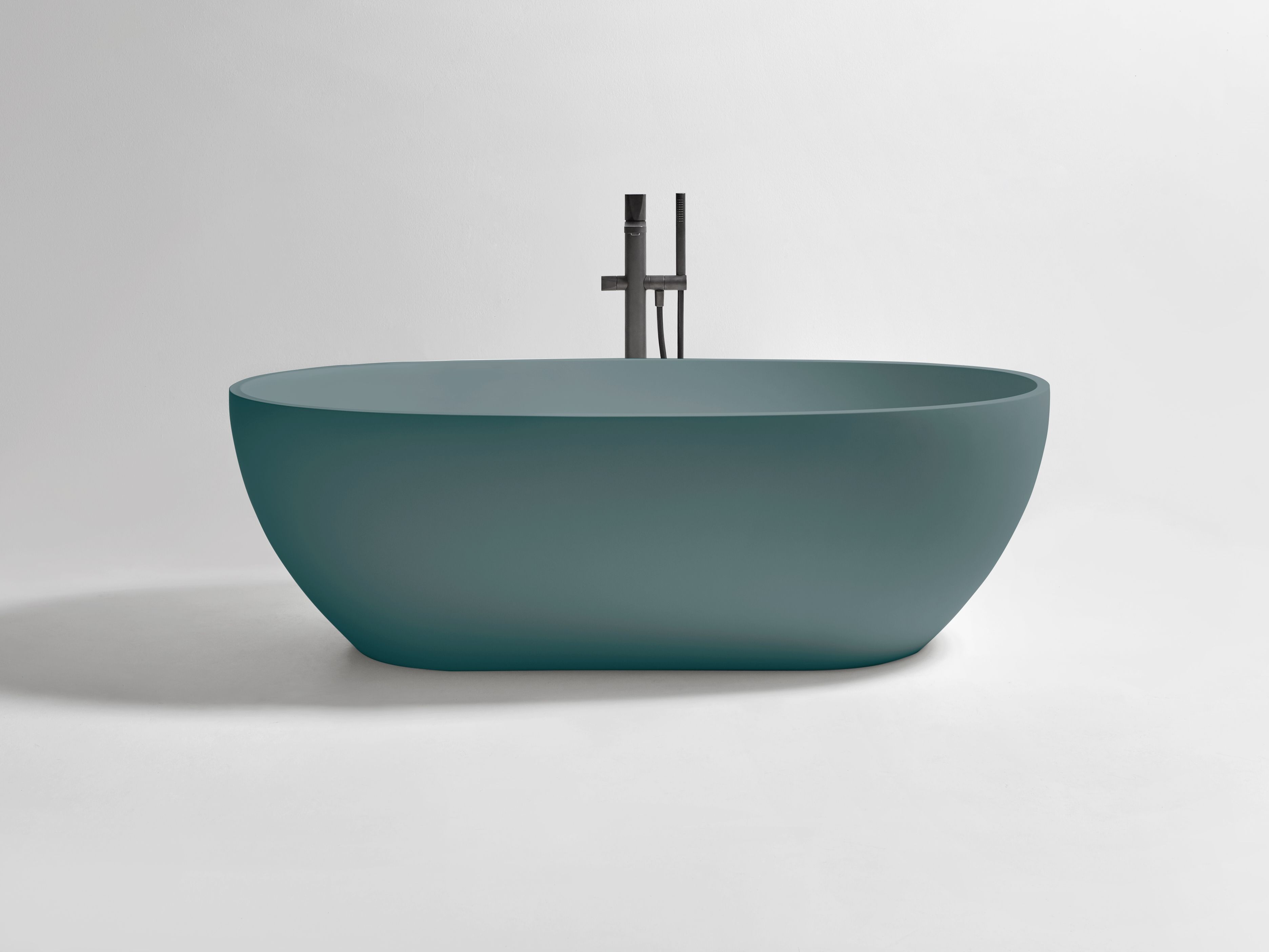 Овальная ванна в центре комнаты в Colormood Antoniolupi REFLEXLIGHT ARCH-00023725 - Вид №5