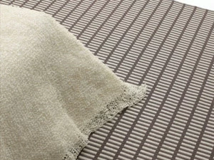 Woodnotes Прямоугольный коврик ручной работы из полосатой бумаги