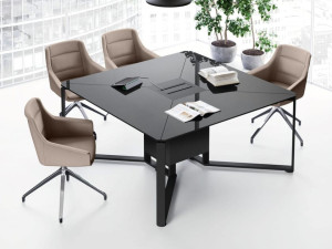 Квадратный стол для встреч
