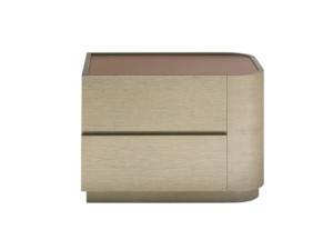 Деревянная тумбочка с ящиками