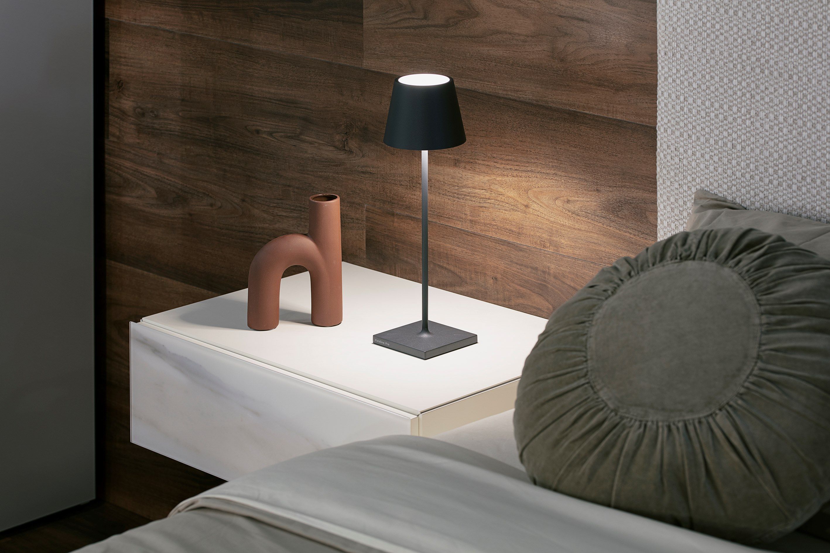 Алюминиевая перезаряжаемая настольная лампа In Stock Шафран ARCH-00126277 - Вид №1