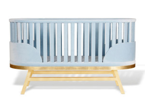 Бархатная детская кроватка