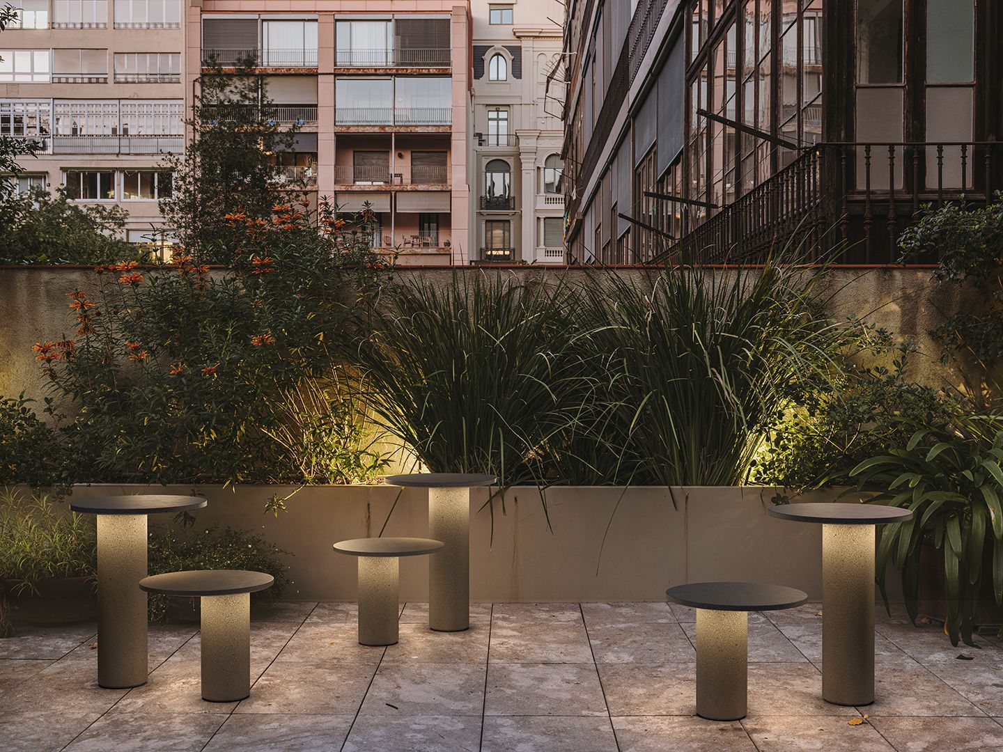 Бетонный светодиодный световой столб LedsC4 Moal ARCH-00037607 - Вид №3