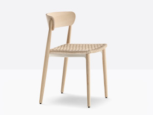 Деревянный стул