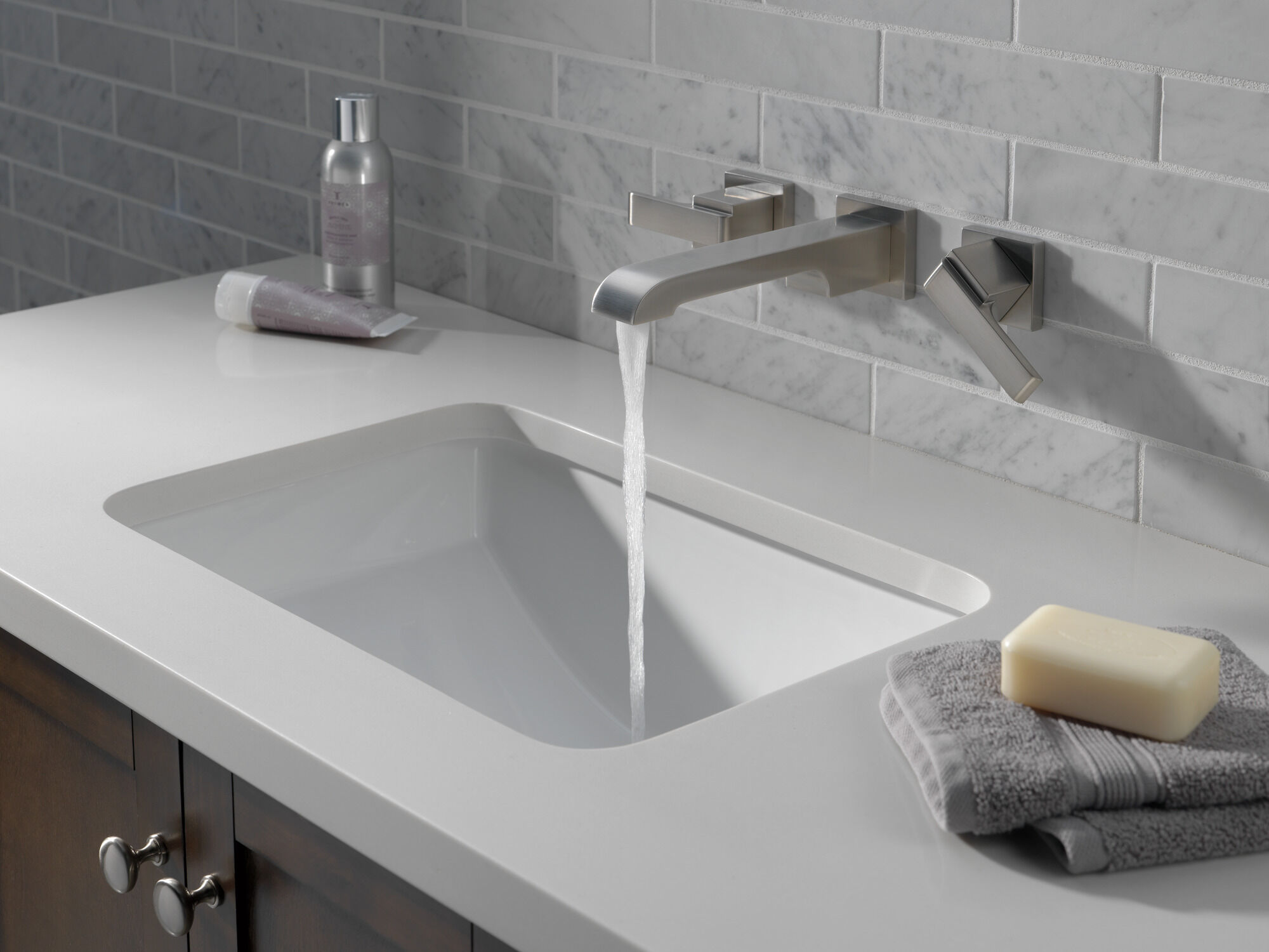 T3567LF-SSWL Накладка для смесителя для ванной комнаты с двумя ручками Delta Faucet Ara Нержавеющая сталь - Вид №1